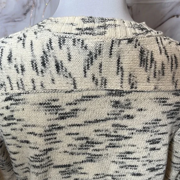 J Crew Long Sleeve Knit Sweater Crew Neck Beige with Gray Design Size S - Picture 6 of 14